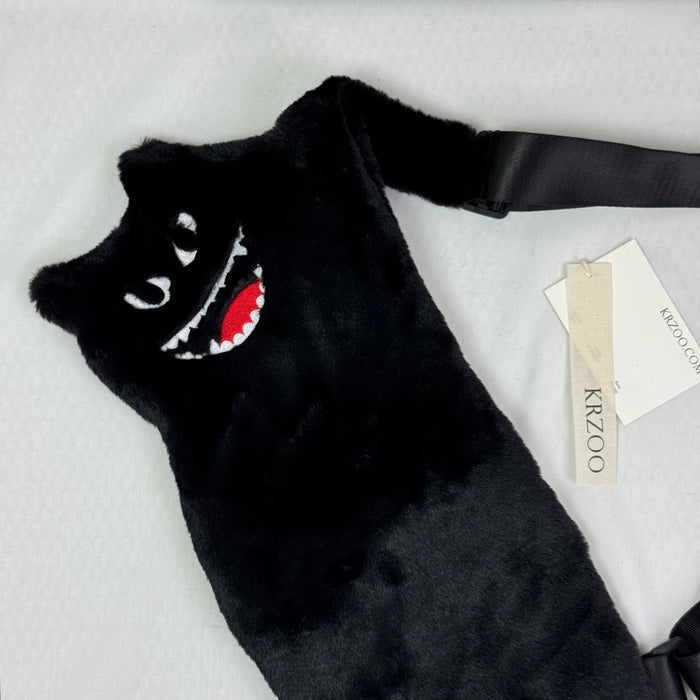 Black cat's underarm bag