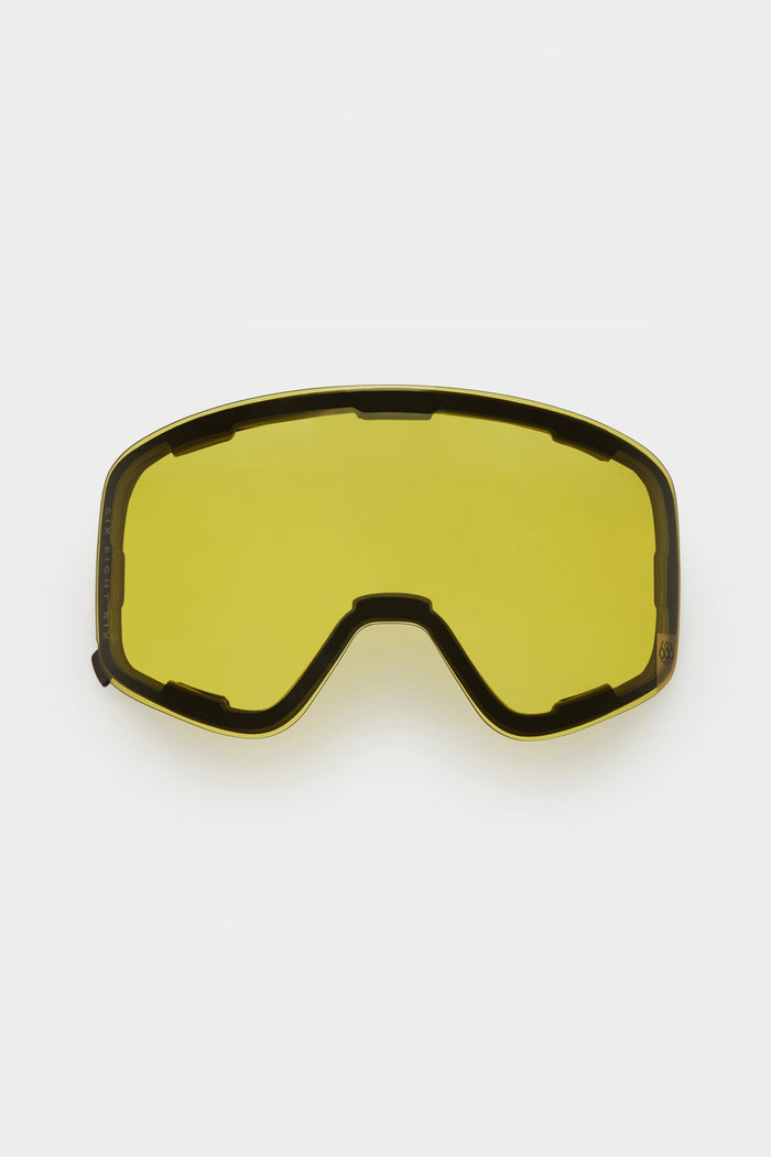 The 686 SMARTY® Magnetic Goggle Replacement Lens by 686 features a yellow tint with a black frame outline, shown against a plain white background.
