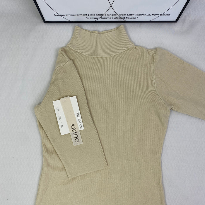 A fitted mid-neck knitted sweater
