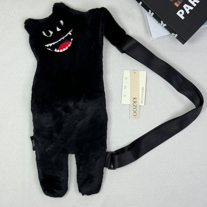 Black cat's underarm bag