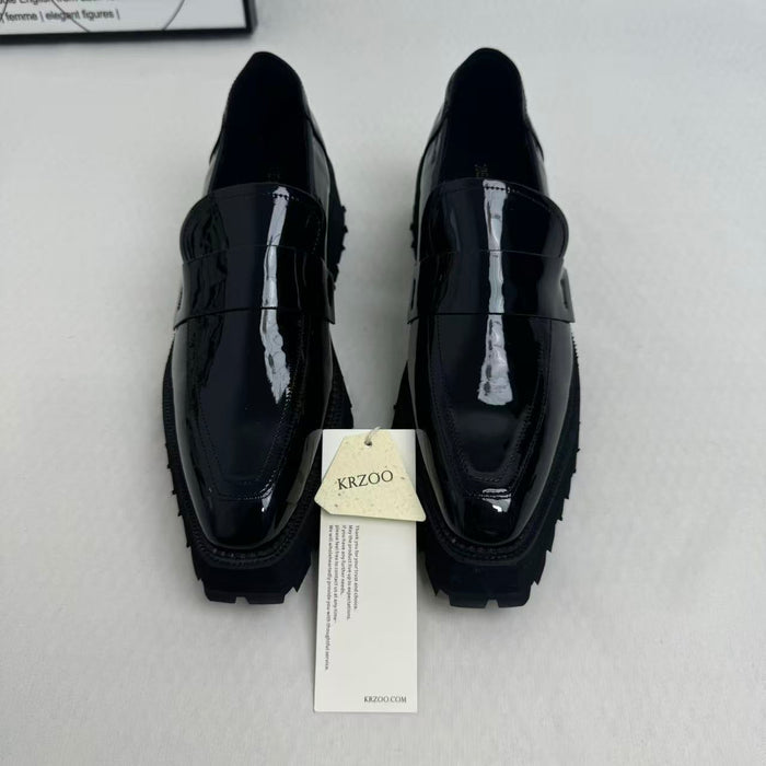 British pointed-toe high-heeled shoes