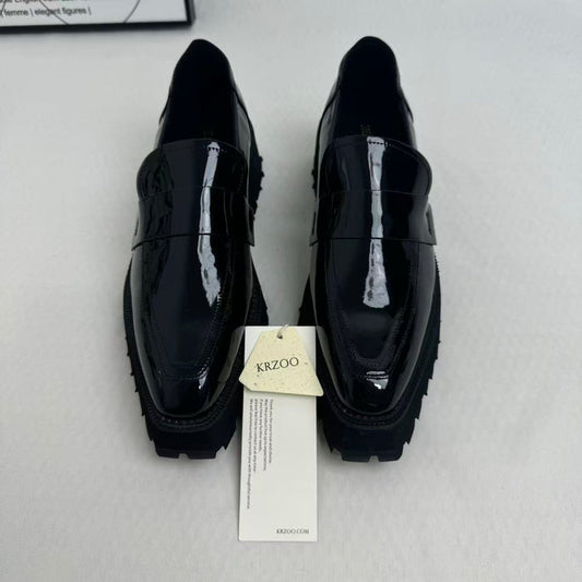 British pointed-toe high-heeled shoes