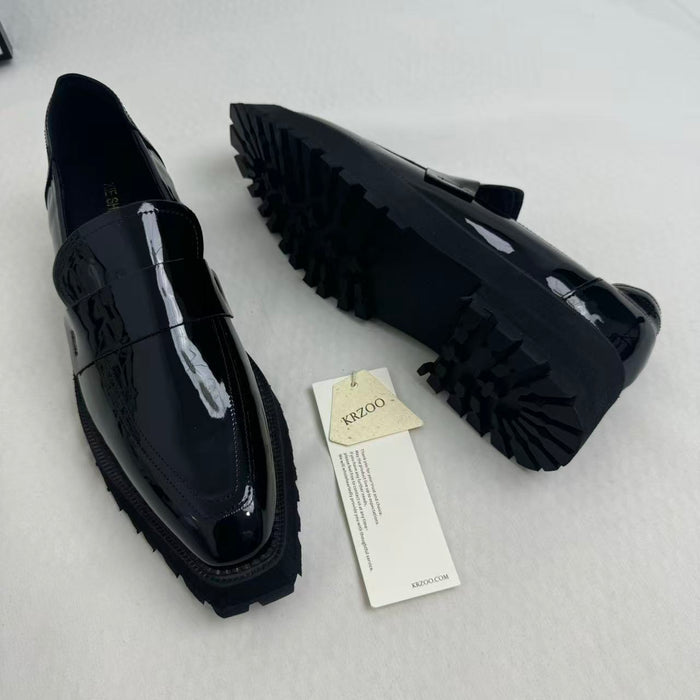 British pointed-toe high-heeled shoes