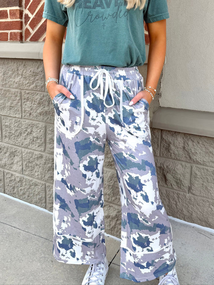 Camouflage Print Contrast Lace-up Raw Edge Pocketed Loose Pants