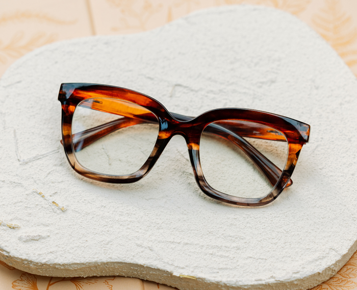 Cleo (Blue Light): Brown Ombre Horn /1.50