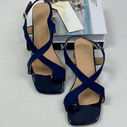 Crossed-strip toe-up ankle boot