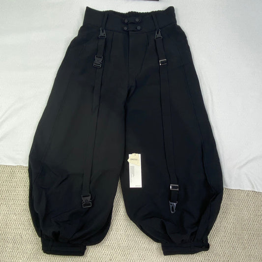 Dark and stylish nine-inch pants