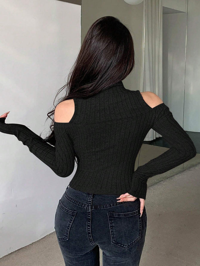 DAZY Women’s Black Cold Shoulder Button Front Knit Crop Top