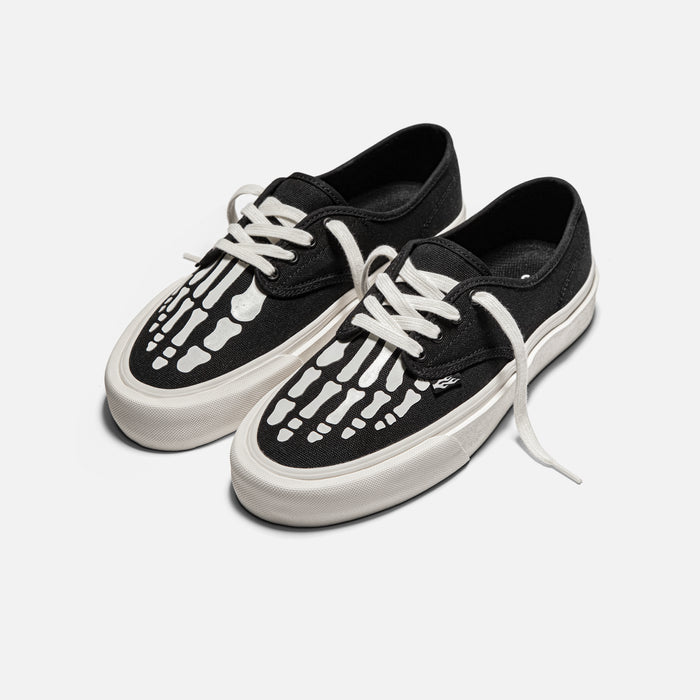 STRAYE Gower Black X-Ray – front angled view skate sneaker