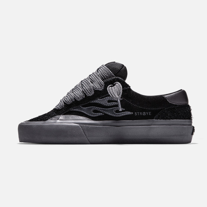 STRAYE Logan Puff Blackout – side view low-top skate sneaker