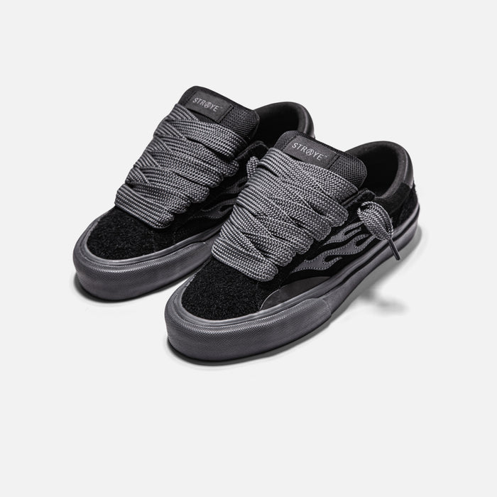 STRAYE Logan Puff Blackout – front angled view skate sneaker