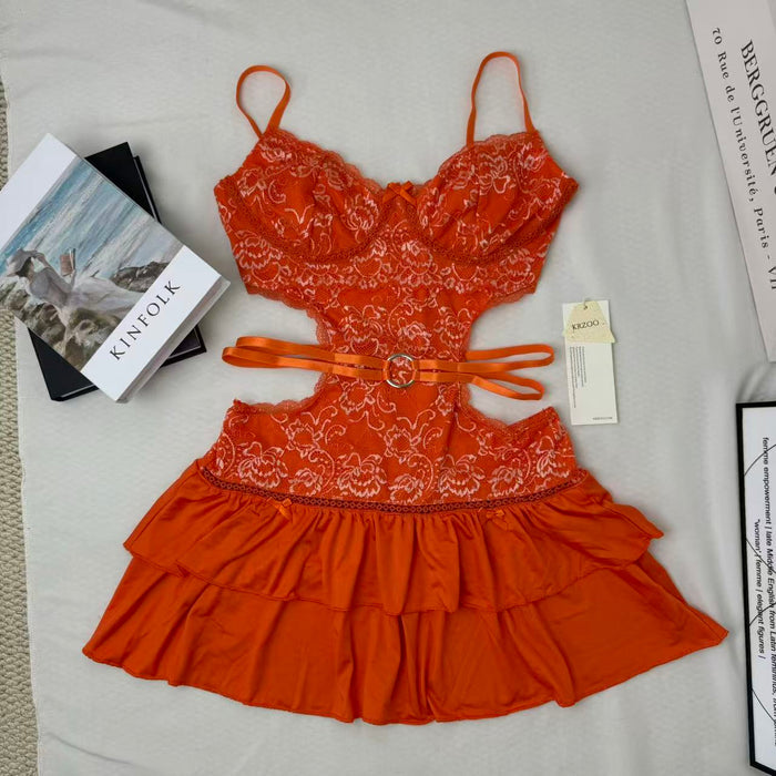 Low-cut backless halter-neck dress
