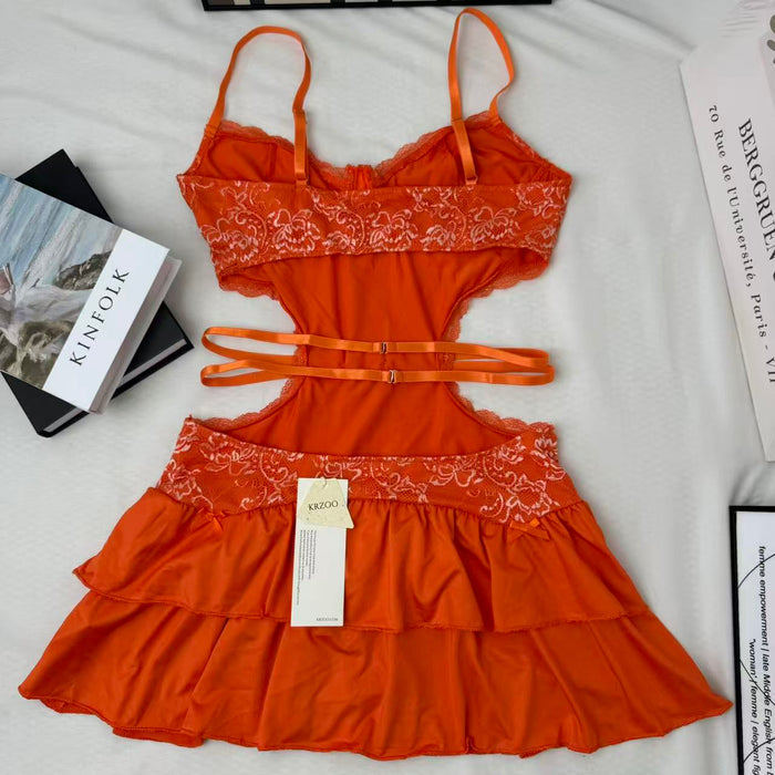 Low-cut backless halter-neck dress