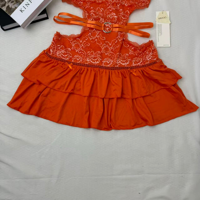 Low-cut backless halter-neck dress