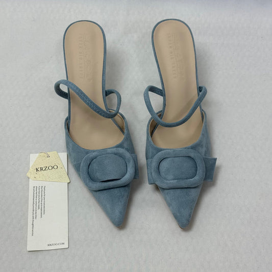 Low-cut, narrow heel, pointed-toe high heels