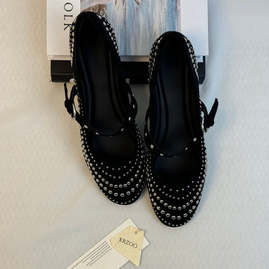 Low-cut one-piece soft-soled slip-on shoes