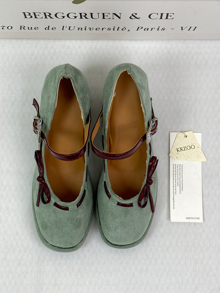One-strap French-style high-heeled shoes