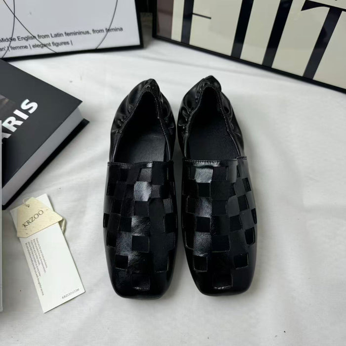 Open-weave pleated flat shoes