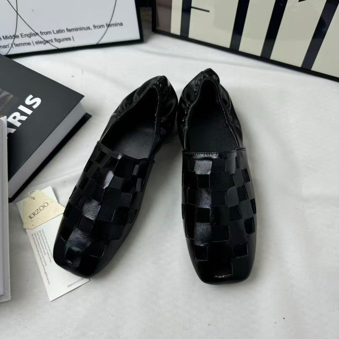 Open-weave pleated flat shoes