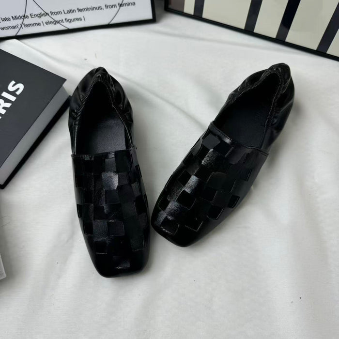 Open-weave pleated flat shoes