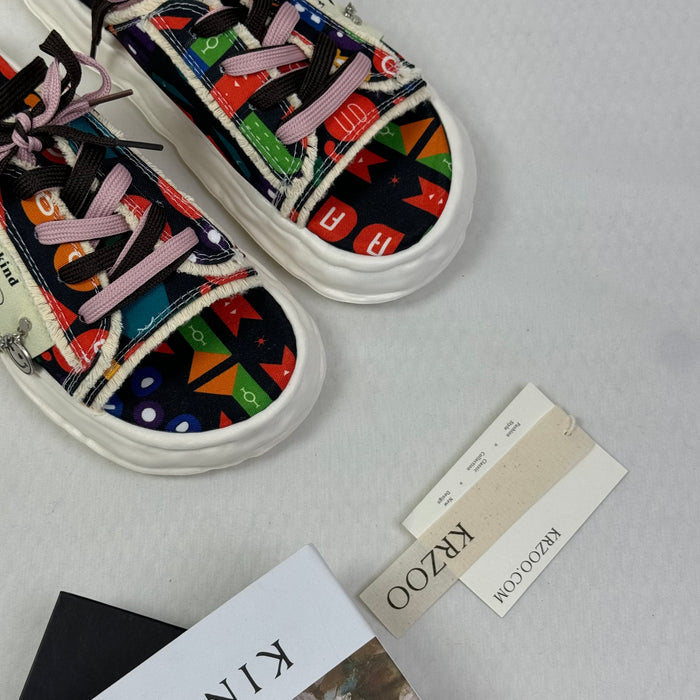 Pancake-style stenciled flip-flop