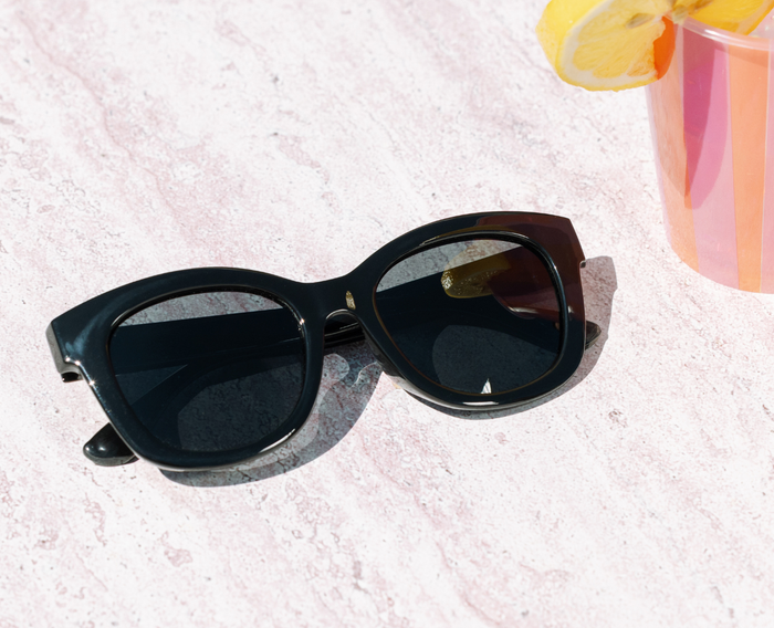 Peepers - Center Stage (Sunglasses): Blue Quartz / Reading / 2.00