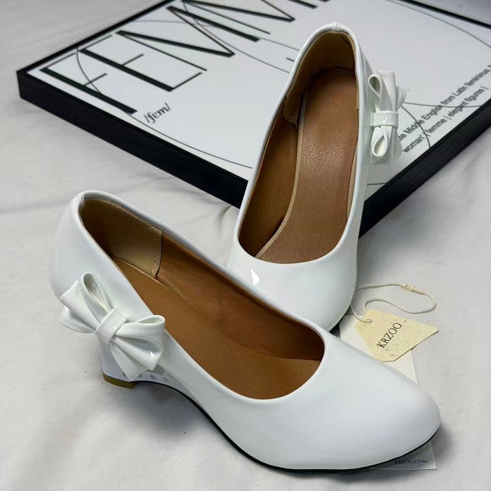 Pegged bow leather shoes