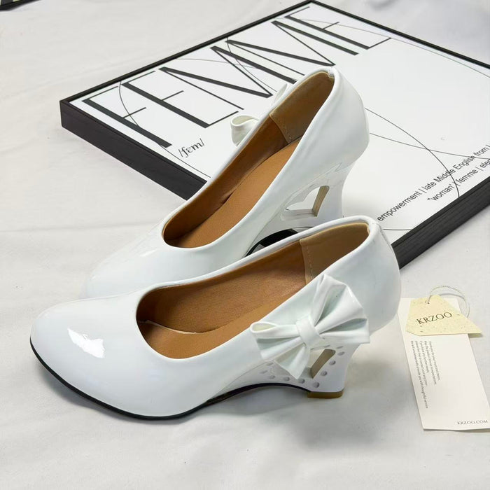 Pegged bow leather shoes