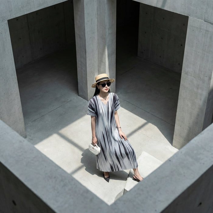 Robe plissée évasée col V grise - Mode coréenne femme