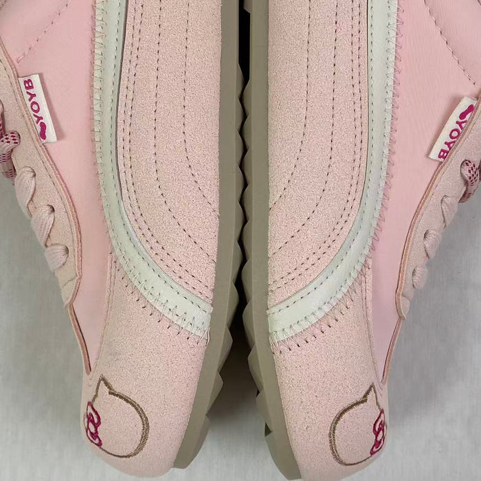 Round-toe casual sports shoes with laces
