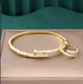 SHEIN Gold Rhinestone Nail Bracelet & Ring Set