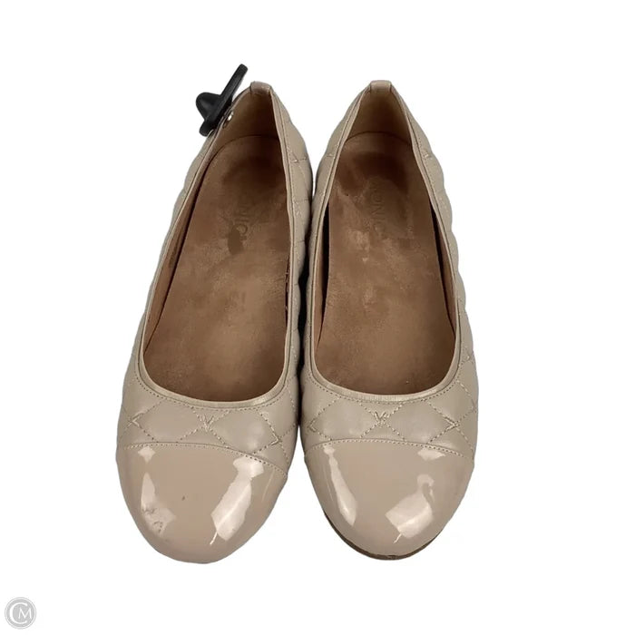 Shoes Flats By Vionic In Tan, Size: 9.5