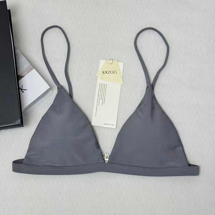Simple three-piece bikini