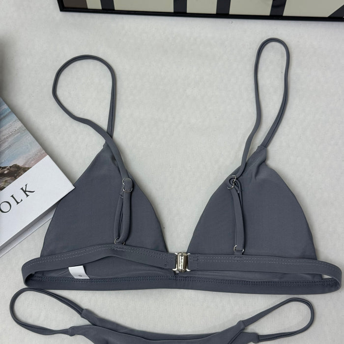 Simple three-piece bikini