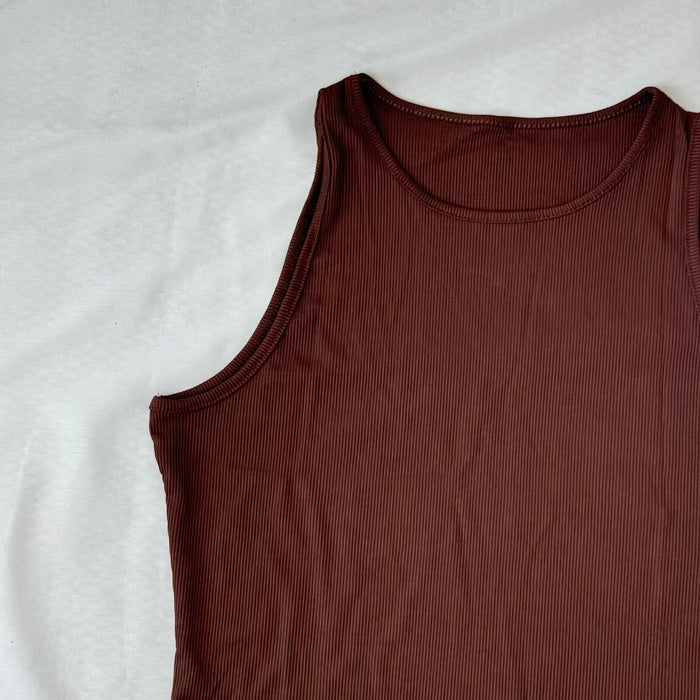 Sleeveless placket one-piece suit