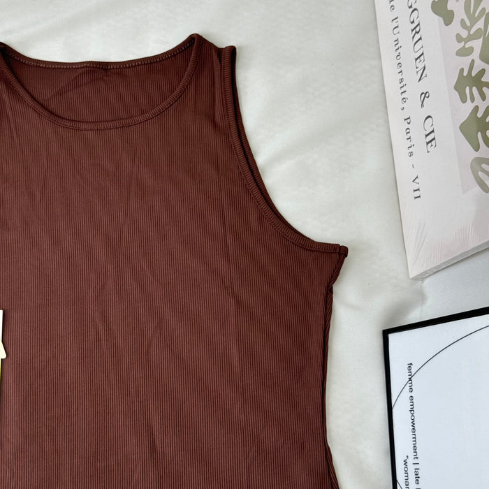 Sleeveless placket one-piece suit