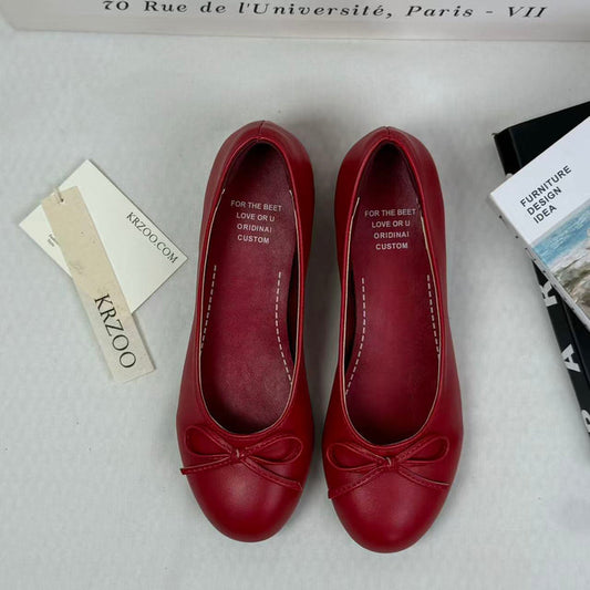 Soft-soled comfortable one-piece slip-on shoes