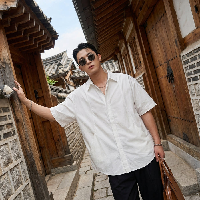 Solid color structure curved pressed line pocket loose short sleeved shirt