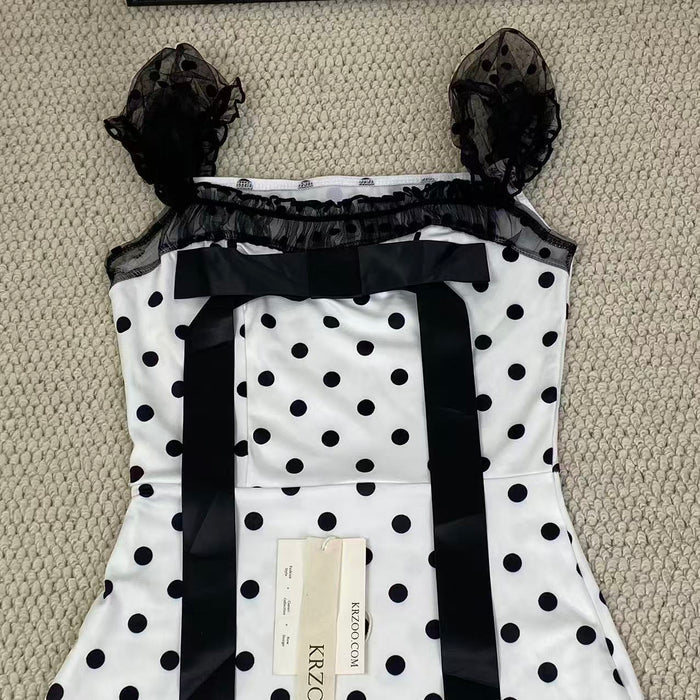 Square-necked bow netted fitted dress