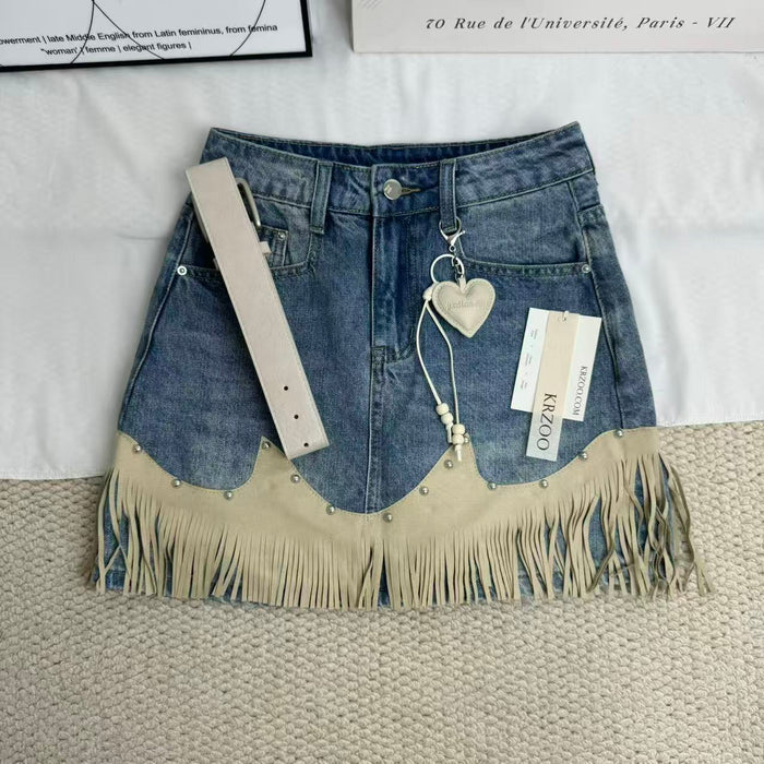 Tassel-embroidered short skirt
