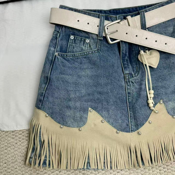 Tassel-embroidered short skirt