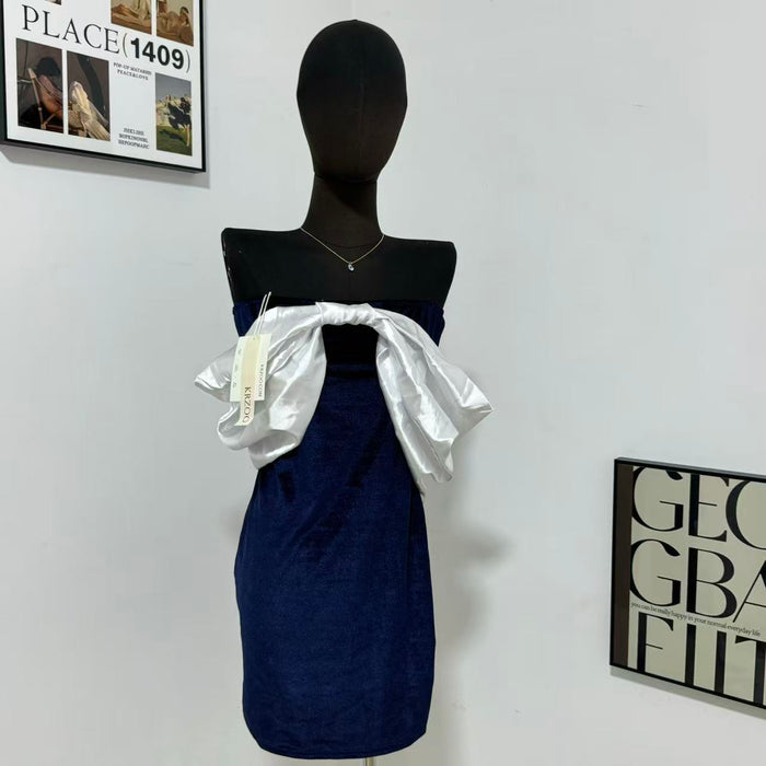 Tight-fitting Gown with a Large Bow