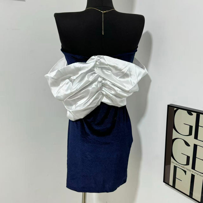 Tight-fitting Gown with a Large Bow