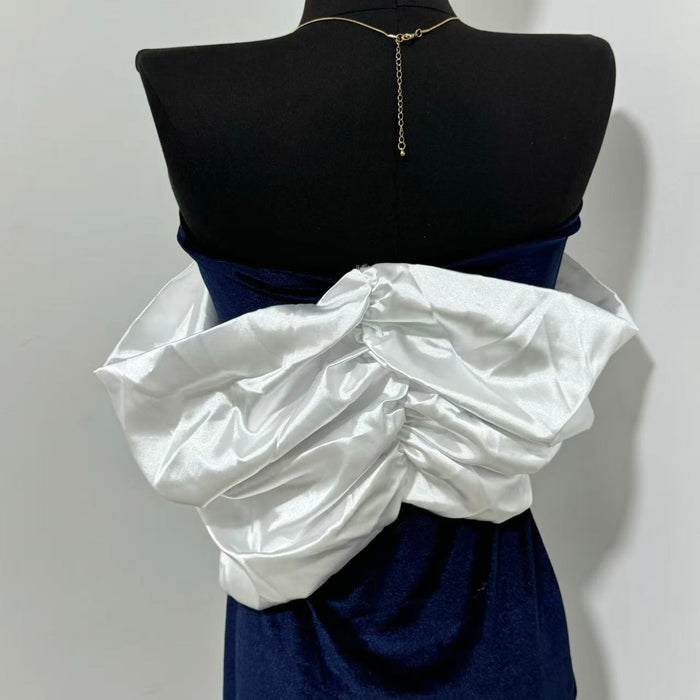 Tight-fitting Gown with a Large Bow