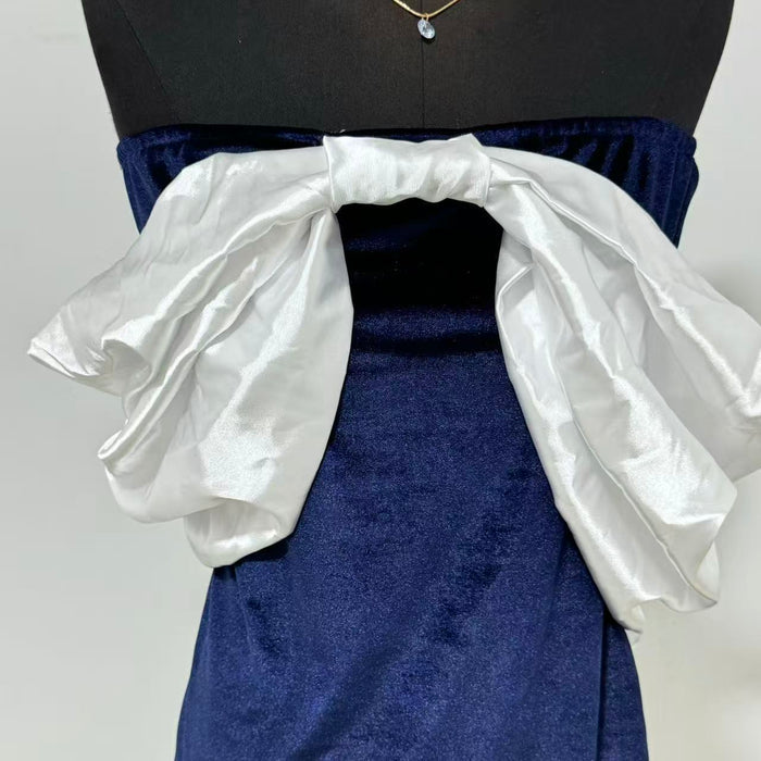 Tight-fitting Gown with a Large Bow