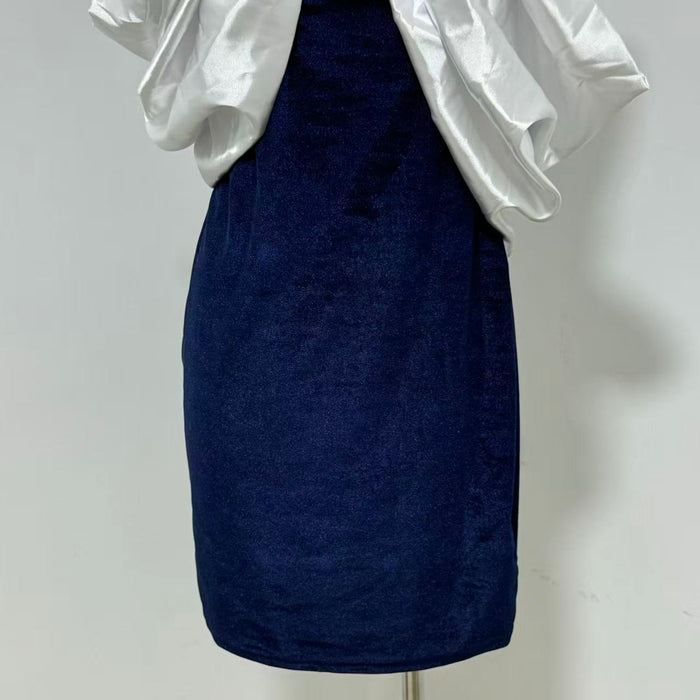 Tight-fitting Gown with a Large Bow