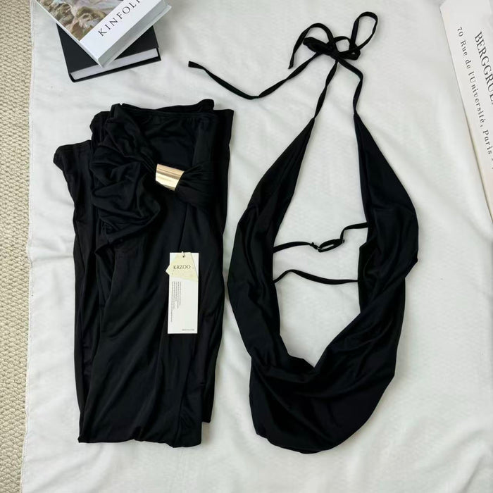 Two-piece suits with wide collars