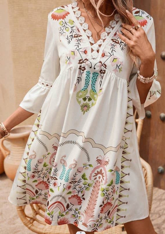V-Neck Lace Panel Casual Vintage Print Dress: Apricot