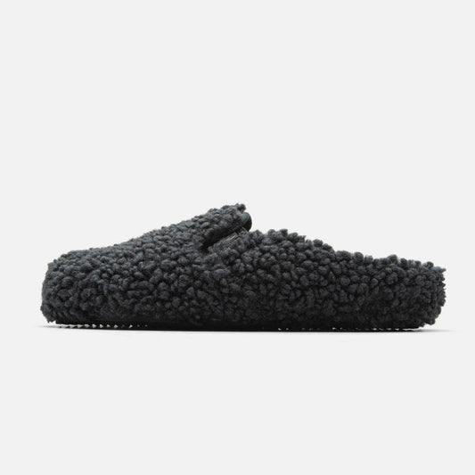 STRAYE Ventura Mule Furry Carbon – side view furry mule sneaker