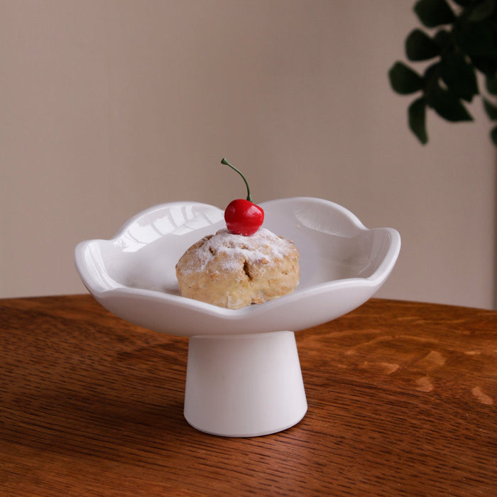 Beatriz Ball Vida Amelia Small Pedestal White — With an individual dessert